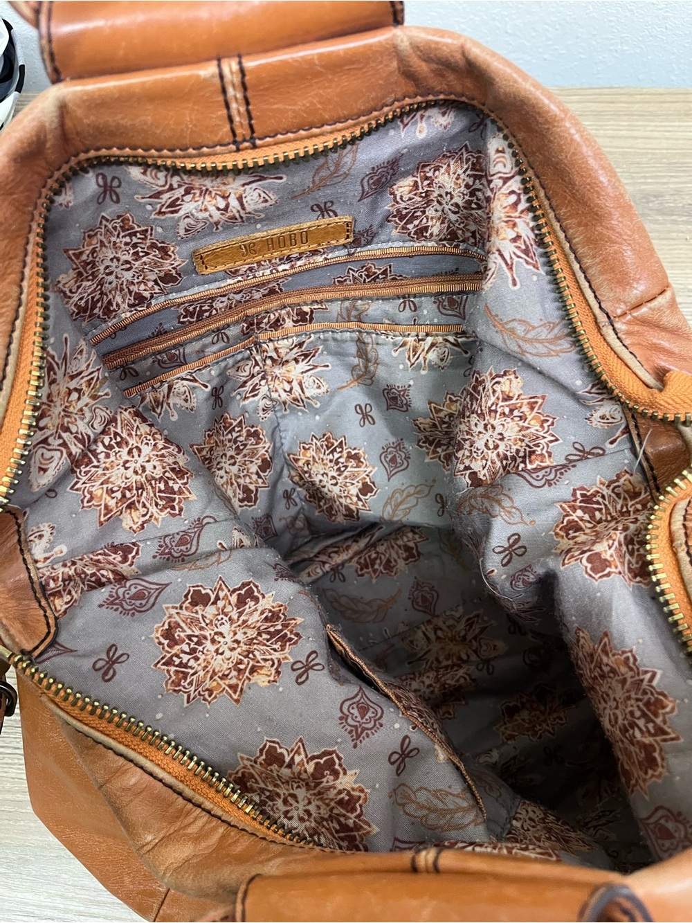 HOBO Sheila Medium Satchel - Picture 9 of 10